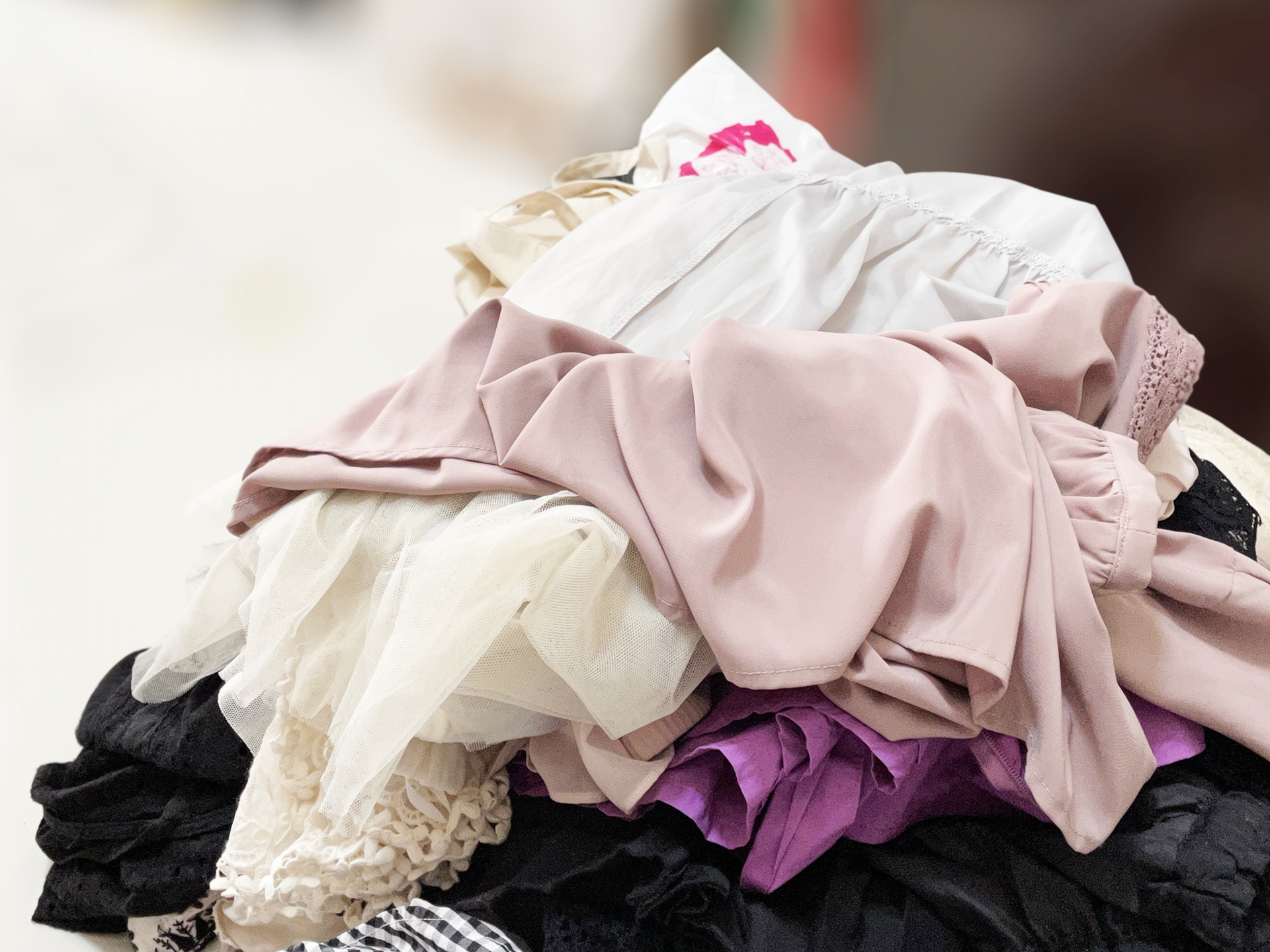 衣類回収のイメージ - 整理された服や着物